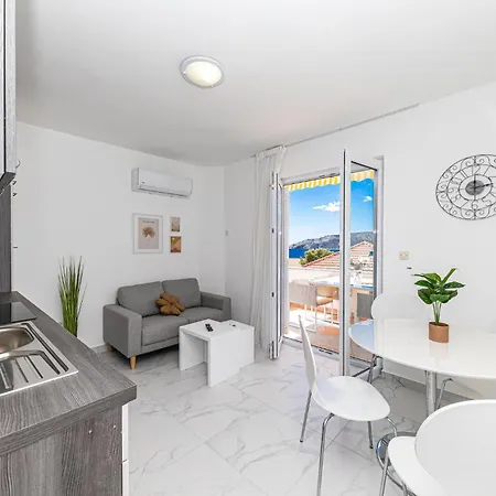 8 Bedroom Gorgeous In Okrug Donji * Donji Okrug (Ciovo)