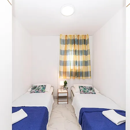 Holiday home 8 Bedroom Gorgeous In Okrug Donji Donji Okrug (Ciovo)