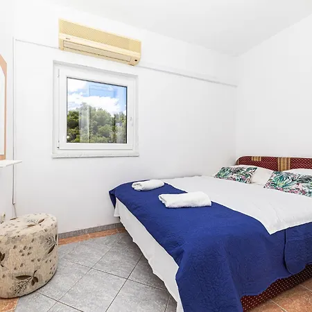 8 Bedroom Gorgeous In Okrug Donji *