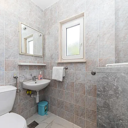 8 Bedroom Gorgeous In Okrug Donji
