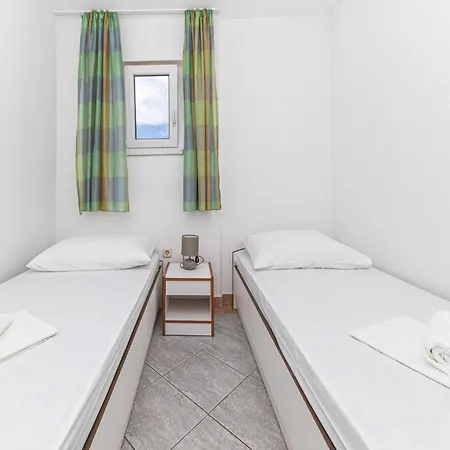 8 Bedroom Gorgeous In Okrug Donji Holiday home Donji Okrug (Ciovo)