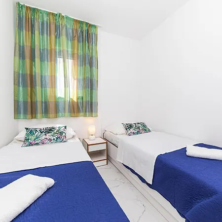 Holiday home 8 Bedroom Gorgeous In Okrug Donji Donji Okrug (Ciovo)