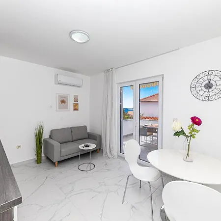 8 Bedroom Gorgeous In Okrug Donji Donji Okrug (Ciovo)