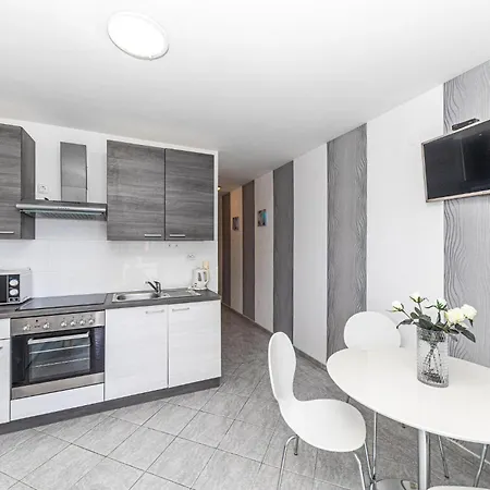 8 Bedroom Gorgeous In Okrug Donji * Donji Okrug (Ciovo)