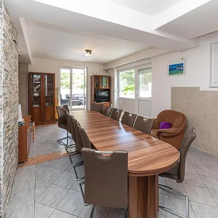 8 Bedroom Gorgeous In Okrug Donji Holiday home