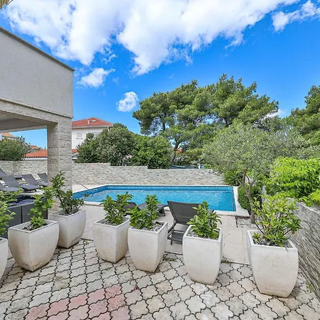 8 Bedroom Gorgeous In Okrug Donji * Donji Okrug (Ciovo)