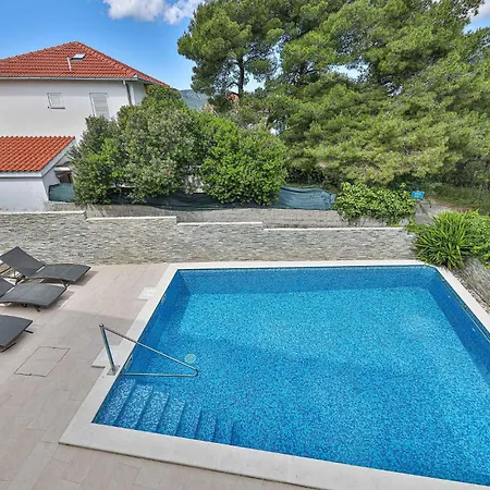 8 Bedroom Gorgeous In Okrug Donji Holiday home