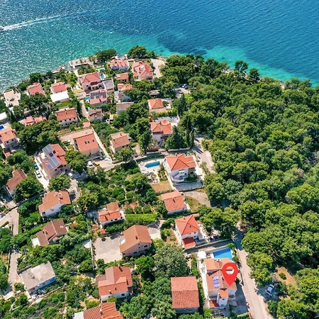 Holiday home 8 Bedroom Gorgeous In Okrug Donji