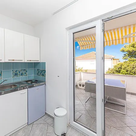 8 Bedroom Gorgeous In Okrug Donji
