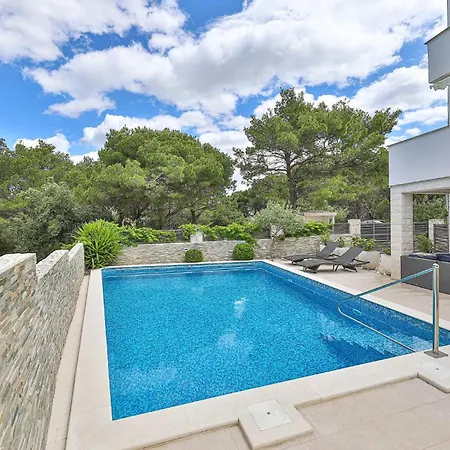 8 Bedroom Gorgeous In Okrug Donji 펜션 Donji Okrug (Ciovo)
