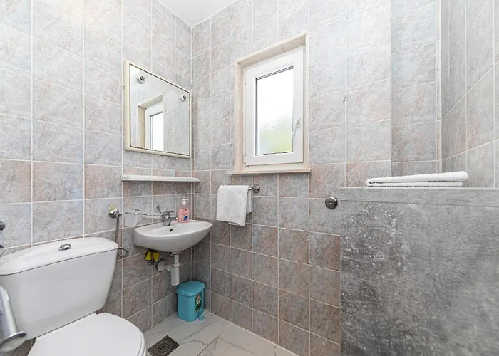 8 Bedroom Gorgeous In Okrug Donji