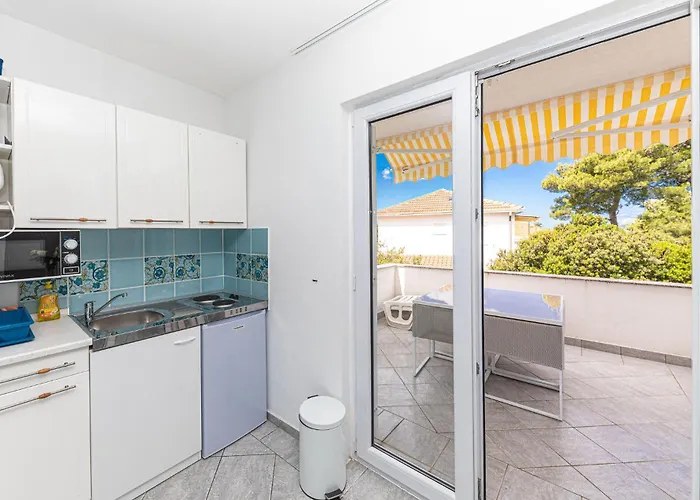 8 Bedroom Gorgeous In Okrug Donji