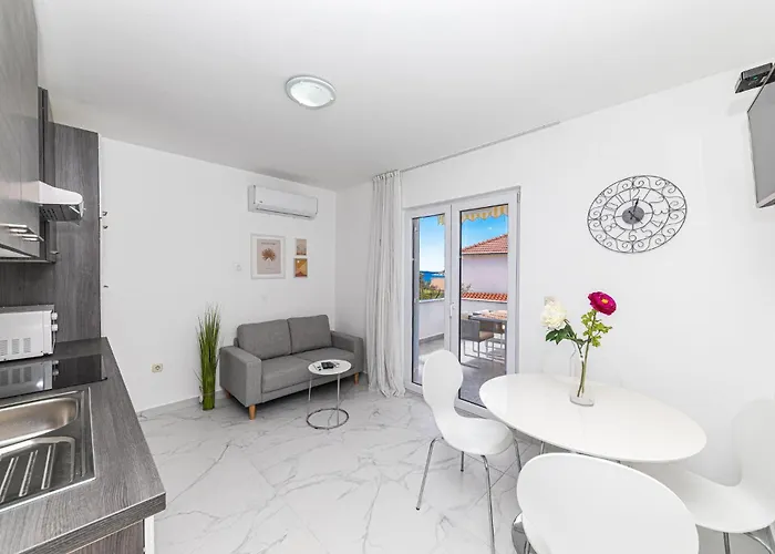 8 Bedroom Gorgeous In Okrug Donji Donji Okrug (Ciovo)
