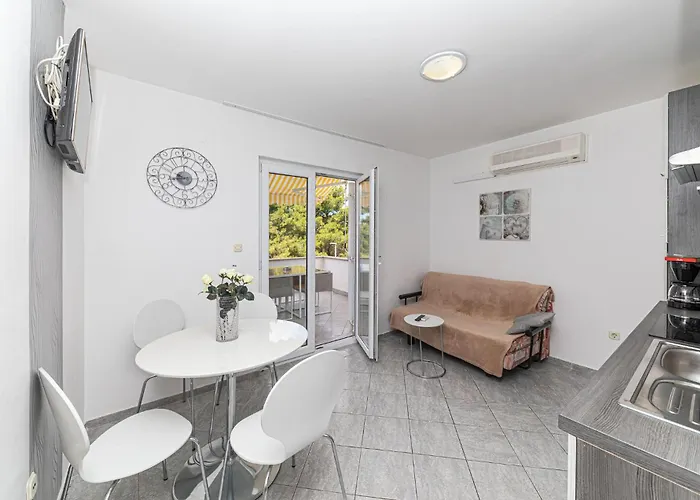 8 Bedroom Gorgeous In Okrug Donji Vakantiehuis *