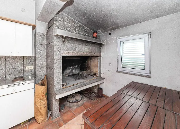8 Bedroom Gorgeous In Okrug Donji * Donji Okrug (Ciovo)