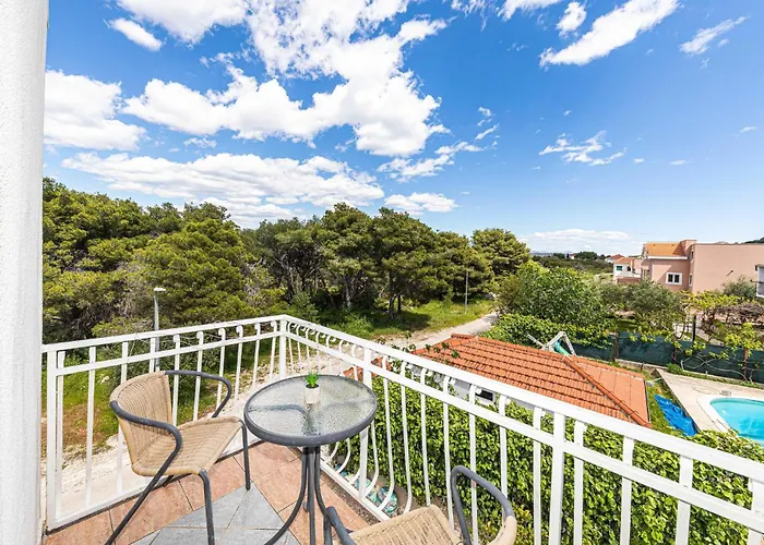 8 Bedroom Gorgeous In Okrug Donji Vakantiehuis