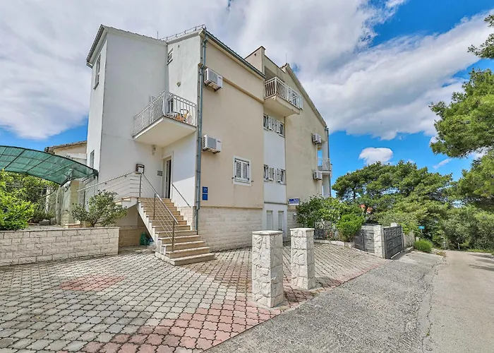 8 Bedroom Gorgeous In Okrug Donji *