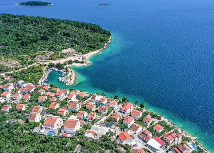 8 Bedroom Gorgeous In Okrug Donji Donji Okrug (Ciovo)