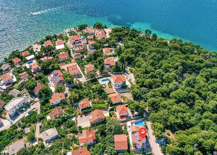Vakantiehuis 8 Bedroom Gorgeous In Okrug Donji